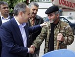 Gençlik ve Spor Bakanı Akif Çağatay Kılıç, İlyasköy Mahallesi esnafını ziyaret etti.