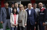 Gençlik ve Spor Bakanı Akif Çağatay Kılıç, İlyasköy Mahallesi esnafını ziyaret etti.