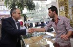 Gençlik ve Spor Bakanı Akif Çağatay Kılıç, İlyasköy Mahallesi esnafını ziyaret etti.