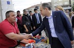 Gençlik ve Spor Bakanı Akif Çağatay Kılıç, İlyasköy Mahallesi esnafını ziyaret etti.