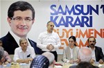 Gençlik ve Spor Bakanı Akif Çağatay Kılıç, Ak Parti ilkadım İlçe Başkanlığı'nı ziyaret etti.