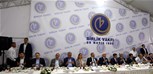 Başbakan Ahmet Davutoğlu ile Gençlik ve Spor Bakanı Akif Çağatay Kılıç, Birlik Vakfı tarafından düzenlenen iftar programına katıldı.