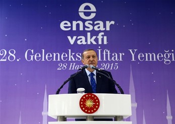 Cumhurbaşkanı Recep Tayyip Erdoğan ile Gençlik ve Spor Bakanı Akif Çağatay Kılıç, Ensar Vakfı tarafından düzenlenen iftar yemeği programına katıldı.