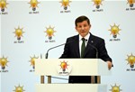 Başbakan Ahmet Davutoğlu ile Gençlik ve Spor Bakanı Akif Çağatay Kılıç, ATO Congresium'da partili milletvekilleriyle iftarda bir araya geldi.