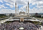 Cumhurbaşkanı Recep Tayyip Erdoğan ve Başbakan Ahmet Davutoğlu ile Gençlik ve Spor Bakanı Çağatay Kılıç, Cumhurbaşkanlığı Külliyesi içinde yer alan Beştepe Millet Camisi'nin açılışına katıldı.