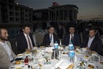 Başbakan Ahmet Davutoğlu ile Gençlik ve Spor Bakanı Akif Çağatay Kılıç, Gölbaşı Vilayetler Evi'nde düzenlenen AK Parti Gençlik Kolları Vefa İftarı'na katıldı.