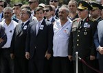 Başbakan Ahmet Davutoğlu ile Gençlik ve Spor Bakanı Akif Çağatay Kılıç, Şehit Piyade Onbaşı Hamza Yıldırım'ın Kocatepe Camii'nde düzenlenen cenaze törenine katıldı.