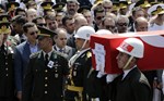 Başbakan Ahmet Davutoğlu ile Gençlik ve Spor Bakanı Akif Çağatay Kılıç, Şehit Piyade Onbaşı Hamza Yıldırım'ın Kocatepe Camii'nde düzenlenen cenaze törenine katıldı.