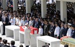 Başbakan Ahmet Davutoğlu ile Gençlik ve Spor Bakanı Akif Çağatay Kılıç, Şehit Piyade Onbaşı Hamza Yıldırım'ın Kocatepe Camii'nde düzenlenen cenaze törenine katıldı.
