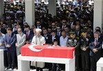 Başbakan Ahmet Davutoğlu ile Gençlik ve Spor Bakanı Akif Çağatay Kılıç, Şehit Piyade Onbaşı Hamza Yıldırım'ın Kocatepe Camii'nde düzenlenen cenaze törenine katıldı.