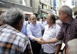 Gençlik ve Spor Bakanı Akif Çağatay Kılıç, Samsun'un Saathane Meydanı esnafını ziyaret etti.