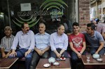 Gençlik ve Spor Bakanı Akif Çağatay Kılıç, Samsun'un Saathane Meydanı esnafını ziyaret etti.