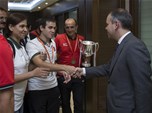 Gençlik ve Spor Akif Çağatay Kılıç, İngiltere’de düzenlenen Avrupa Şampiyonası’nda birinci olan Görme Engelliler A Milli Futbol Takımı’nı makamında kabul etti.