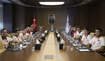 Gençlik ve Spor Akif Çağatay Kılıç, İngiltere’de düzenlenen Avrupa Şampiyonası’nda birinci olan Görme Engelliler A Milli Futbol Takımı’nı makamında kabul etti.