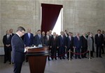 Başbakan Ahmet Davutoğlu ile Bakanlar Kurulu Anıtkabir Ziyareti gerçekleştirdi.