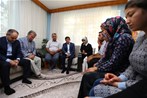 Başbakan Ahmet Davutoğlu ile Gençlik ve Spor Bakanı Akif Çağatay Kılıç, Hakkari'de şehit olan Jandarma Uzman Onbaşı Mustafa Özata 'nın ailesine taziye ziyareti yaptı.