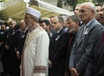 Gençlik ve Spor Bakanı Akif Çağatay Kılıç, şehit polis memuru Burak Zor’un cenaze törenine katıldı.
