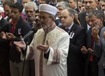 Gençlik ve Spor Bakanı Akif Çağatay Kılıç, şehit polis memuru Burak Zor’un cenaze törenine katıldı.