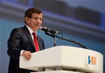 Başbakan Ahmet Davutoğlu ile Gençlik ve Spor Bakanı Akif Çağatay Kılıç, Ankara Arena'da düzenlenen AK Parti 5. Olağan Büyük Kongresi'ne katıldı.