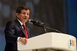 Başbakan Ahmet Davutoğlu ile Gençlik ve Spor Bakanı Akif Çağatay Kılıç, Ankara Arena'da düzenlenen AK Parti 5. Olağan Büyük Kongresi'ne katıldı.