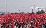 Gençlik ve Spor Bakanı Akif Çağatay Kılıç, Yenikapı Miting Alanı'nda düzenlenen 'Milyonlarca Nefes Teröre Karşı Tek Ses' Mitingi'ne katıldı.