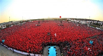 Gençlik ve Spor Bakanı Akif Çağatay Kılıç, Yenikapı Miting Alanı'nda düzenlenen 'Milyonlarca Nefes Teröre Karşı Tek Ses' Mitingi'ne katıldı.
