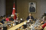 Gençlik ve Spor Bakanı Akif Çağatay Kılıç, Ampüte A Milli Futbol Takımını makamında kabul etti.