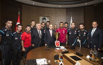 Gençlik ve Spor Bakanı Akif Çağatay Kılıç, Ampüte A Milli Futbol Takımını makamında kabul etti.