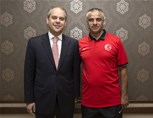 Gençlik ve Spor Bakanı Akif Çağatay Kılıç, Ampüte A Milli Futbol Takımını makamında kabul etti.