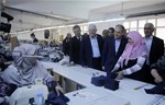 Gençlik ve Spor Bakanı Akif Çağatay Kılıç, Samsun'un Çarşamba İlçesi'nde konfeksiyon atölyesini ziyaret etti.