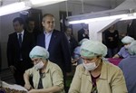 Gençlik ve Spor Bakanı Akif Çağatay Kılıç, Samsun'un Çarşamba İlçesi'nde fındık fabrikasını ziyaret etti.