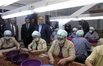 Gençlik ve Spor Bakanı Akif Çağatay Kılıç, Samsun'un Çarşamba İlçesi'nde fındık fabrikasını ziyaret etti.