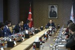 Gençlik ve Spor Bakanı Akif Çağatay Kılıç, Yıldırım Beyazıt Üniversitesi Öğrenci Konseyi ve Kulüp Başkanlarını makamında kabul etti.
