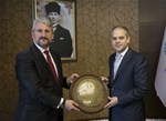 Gençlik ve Spor Bakanı Akif Çağatay Kılıç, Girişimci İş Adamları Vakfı Heyetini makamında kabul etti.