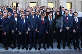 Gençlik ve Spor Bakanı Akif Çağatay Kılıç, AK Parti TBMM Grup Toplantısı sonrası Samsun İl Teşkilatı ile hatıra fotoğrafı çektirdi.