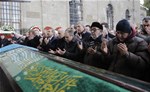 Gençlik ve Spor Bakanı Akif Çağatay Kılıç'ın vefat eden babaannesi Leman Kılıç, Samsun'da aile kabristanında toprağa verildi.