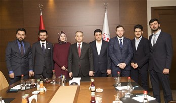 Gençlik ve Spor Bakanı Akif Çağatay Kılıç, Ankara'da Bulunan Genç STK Temsilcilerini makamında kabul etti.