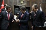 Başbakan Ahmet Davutoğlu Avrupa Kulüpler Kros Şampiyonası'nda şampiyonluğa uzanan Darıca Belediyesi Eğitim Spor Kulübü Kros Takımı'ni kabul etti.