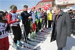 Başbakan Ahmet Davutoğlu, Gençlik ve Spor Bakanı Akif Çağatay Kılıç ile Bingöl’deki Haserek Kayak Merkezi’nin açılışını yaptı.
