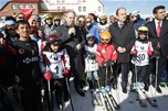 Başbakan Ahmet Davutoğlu, Gençlik ve Spor Bakanı Akif Çağatay Kılıç ile Bingöl’deki Haserek Kayak Merkezi’nin açılışını yaptı.