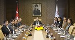 Gençlik ve Spor Bakanı Akif Çağatay Kılıç, Türkiye Yeşilay Cemiyeti yönetim kurulu üyelerini makamında kabul etti.