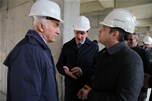 Bakan Çağatay Kılıç, İlkadım Gençlik Merkezi'nin inşaatını gezdi.