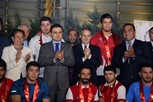 Güreş Federasyonu tarafından verilen iftar yemeğine katılan Gençlik ve Spor Bakanı Akif Çağatay Kılıç, başarılı sporculara ödüllerini dağıttı.