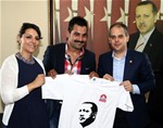 Gençlik ve Spor Bakanı Akif Çağatay Kılıç, Samsun Atakum İlçe Belediye Başkanlığı'nda düzenlenen bayramlaşma törenine katıldı.
