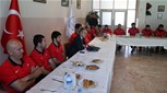 Gençlik ve Spor Bakanı Akif Çağatay Kılıç, Özbekistan'da yapılacak Dünya Şampiyonası'na gidecek güreş milli takımını kamp yaptıkları Elmadağ Kamp Eğitim Merkezi'nde ziyaret etti.