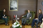 Gençlik ve Spor Bakanı Akif Çağatay Kılıç, milli sporcular İpek Soylu ve Gizem Girişmen'i makamında kabul etti.
